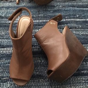 Peep toe 6” wedge with faux wooden heel